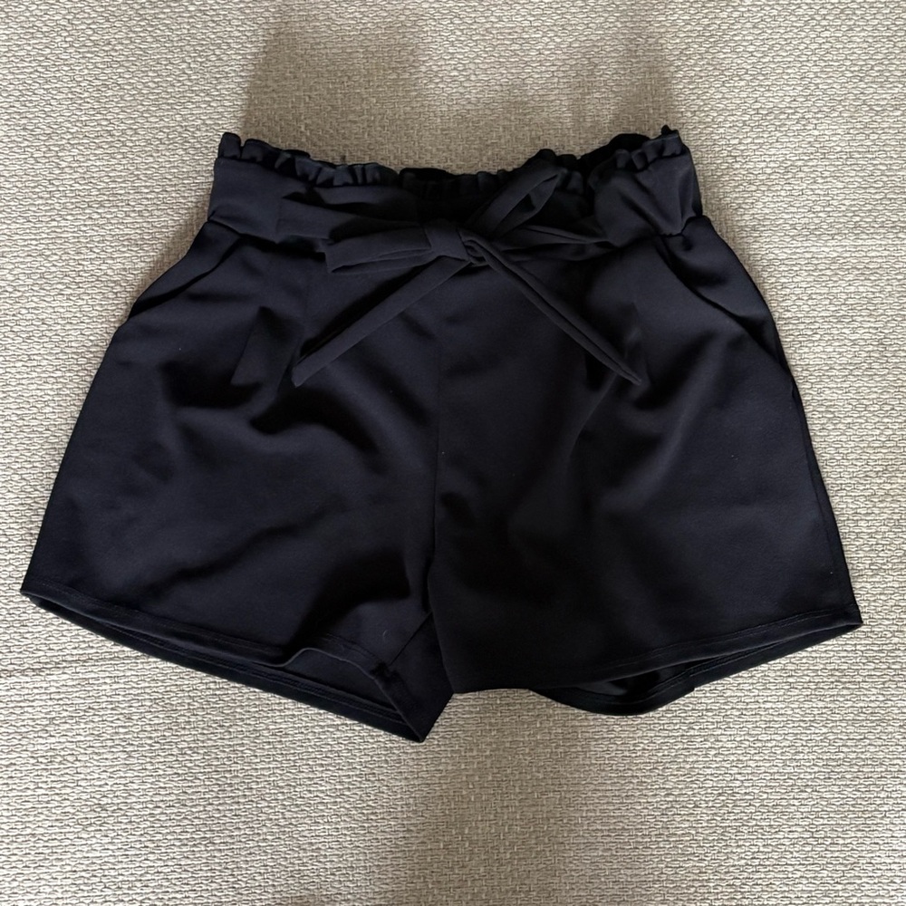 Black high-waisted shorts with tie waist, Size: XS #summer #highwaisted